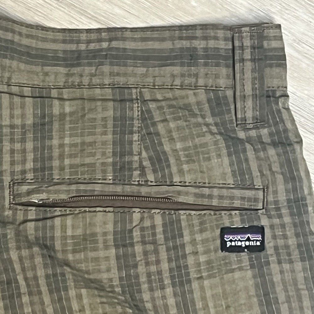 Patagonia Shorts Mens 31 Pocket Casual Outdoor Hiking Comfort Polyester Green - Picture 3 of 7